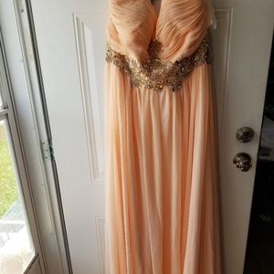 BEAUTIFUL PROM DRESS, PLUS SIZE.